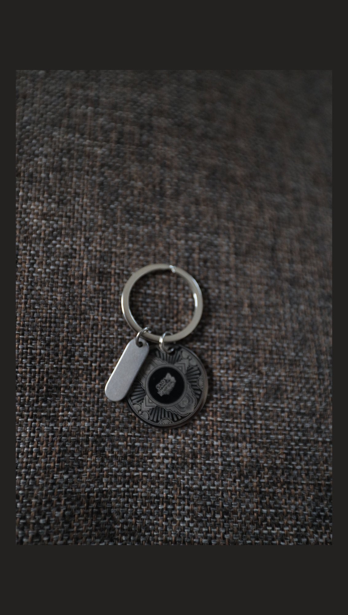 Stainless steel disc keyring with sample engraving on fabric